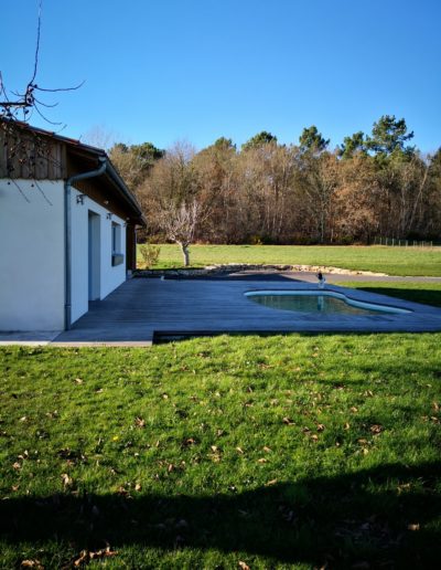 Gîte Calluna : Piscine devant le séjour