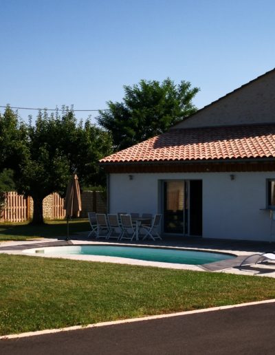 Gîte 2, facade ouest avec la piscine